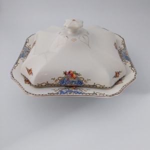 Fuente para servir con tapa vintage de los años 40 de Hughes Longport. Vajilla inglesa. Perfecta para recibir invitados. Bonito diseño de frutas con bordes dorados