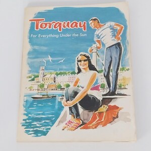 Przewodnik po Torquay z 1967 r., pełen kolorowych zdjęć hoteli z lat 60. i ulotki z ofertą British Rail. Wielka brytyjska nostalgia za wakacjami