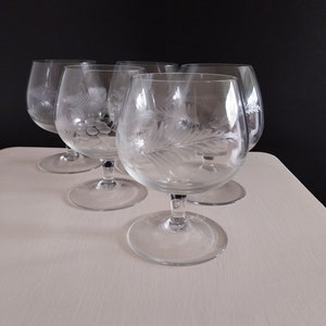 Vintage Brandy Glasses Set of 5 1950s with Lovely Delicate Etched Flower & Leaf Pattern. Retro Home Bar, Wedding Gift, Entertaining