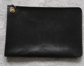 Vintage Cheney Schwarz Leder Dokumenten Aktentasche Brieftasche Reißverschluss 1970er Jahre. Passend für Tablet. Toller Retro Look. Perfektes Vintage Geschenk