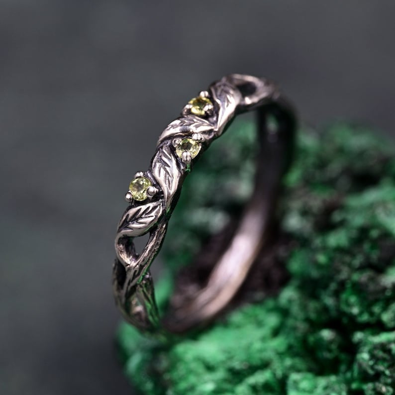 Handcrafted Silver Peridot Ring Nature Inspired, Leaf Detailing, Perfect Anniversary Gift image 4