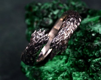 Artisan Silver Bear Ring - Claw Design - Nature-Inspired Jewelry - Unique Animal Ring - Handcrafted Bear Paw Band - Rustic Silver Jewelry