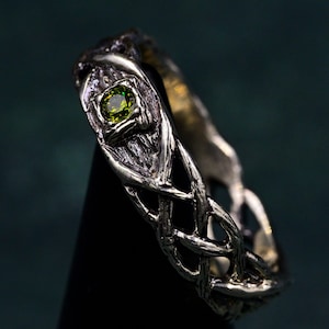 Vintage Style Tree Peridot Ring, Wide Celtic Wedding Ring, Celtic Pattern Peridot Wedding Band with Tree Bark, Men and Women Wedding Band
