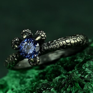 Intriguing Wyrm Talon Ring, Mystical Dragon Talon Ring, One-of-a-Kind Dragon Claw Ring, Silver Dragon&#39;s Ring, Enchanting Dragon Claw Band