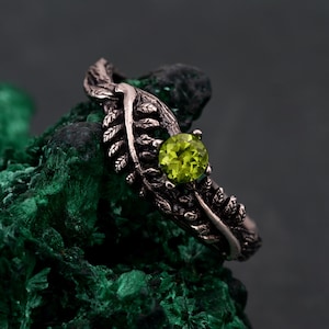 Enchant Forest Wedding Band, Peridot Fern Branchlet Ring, Whispering Fern Ring, Twig and Fern Ring, Woodland Fern Band, Graceful Frond Ring
