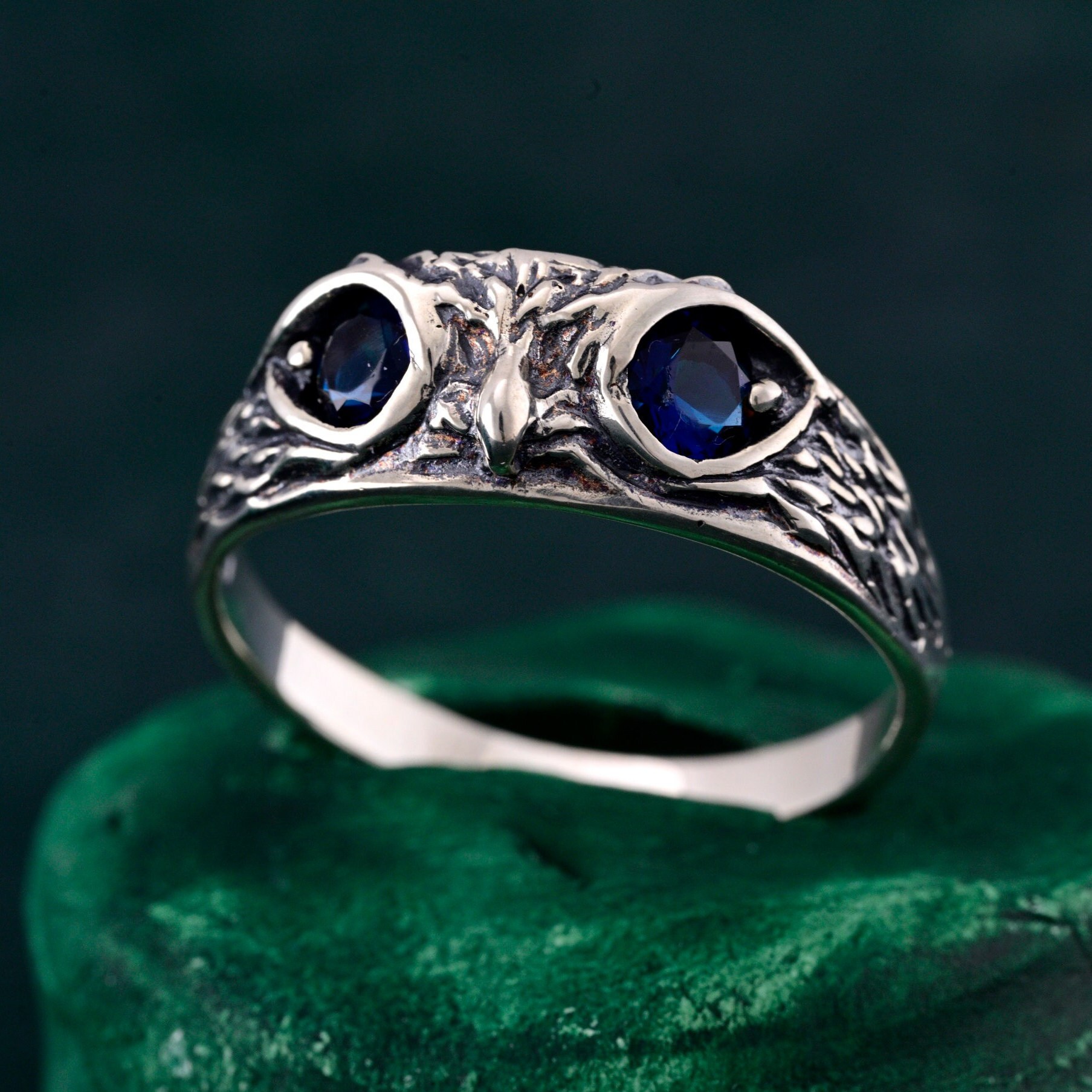 Silver Owl Ring, Elegant Wisdom & Enchantment Band, Unique Feathered Owl Jewelry, Mystical State