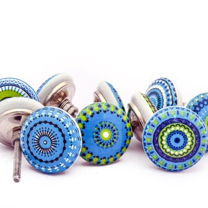 Juego de 10 pomos de cerámica hechos a mano con diseño marroquí de mandala azul de Marrakech, pomos de puerta de mosaico, tiradores de armario, tiradores de cajón de cocina.