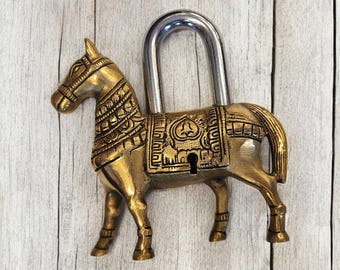 真鍮製馬デザイン南京錠、インド製手作り機能的キーロック、ハード