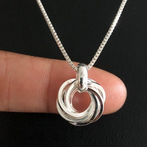 7 Kreise Halskette, Sterling Silber 7 Ringe Halskette, 70er Geburtstag Geschenk, 7 verflochtene Kreise, 70er für Mama, 7 miteinander verbundene Ringe