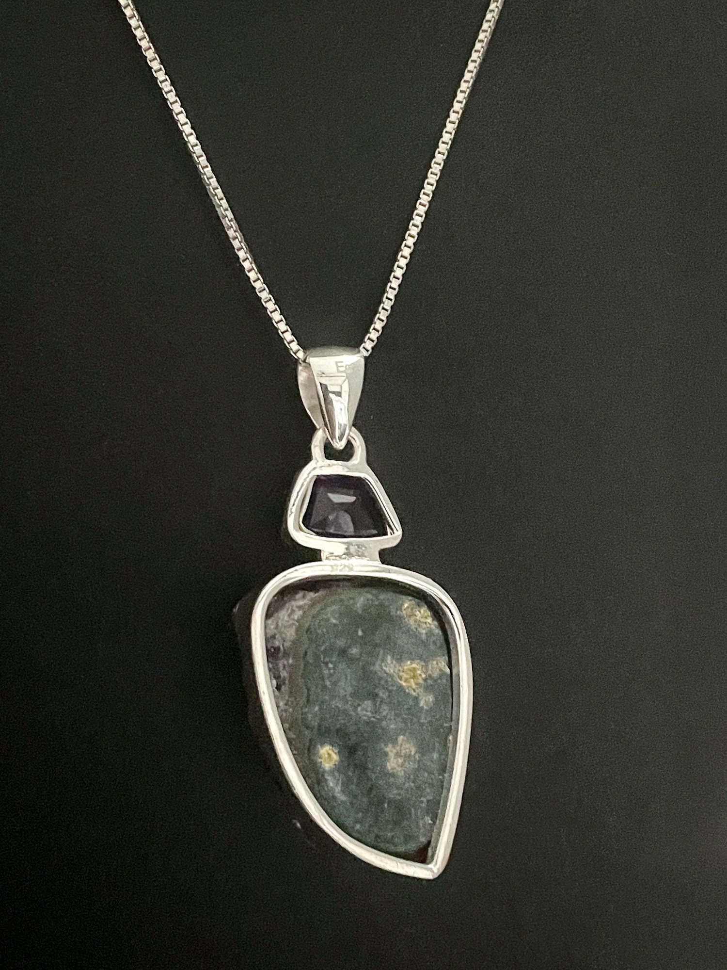 Collier Chaîne Argenté Avec Pendentif Géode D'améthyste Naturelle - 45 Cm - Marque Allure & Style Du Monde - Neuf