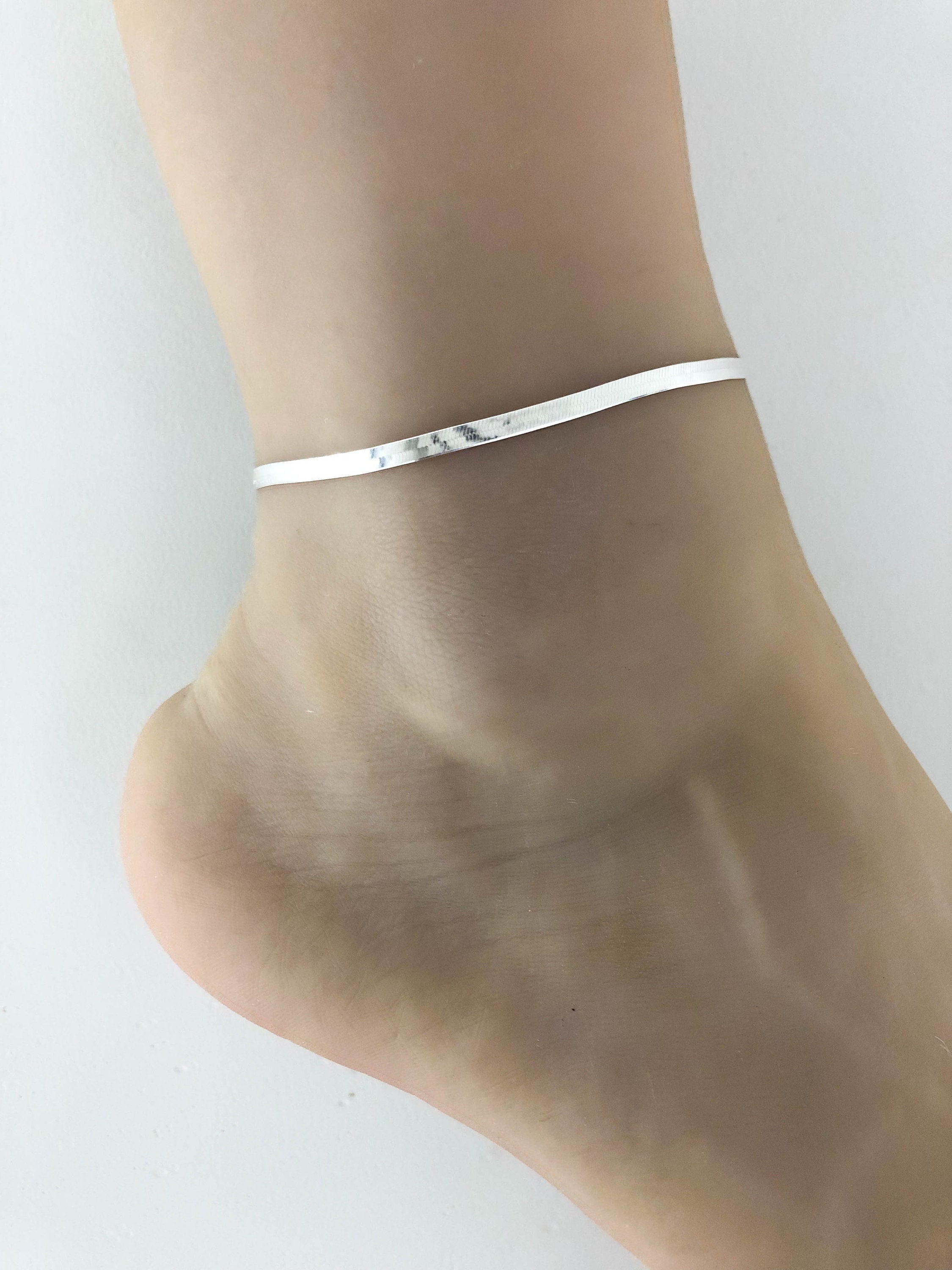 Pretty silver metal ankle chain with extension Pretty silver metal ankle chain with extension