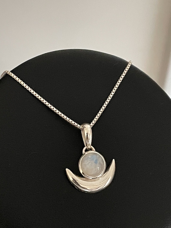 Sterling Silver Moonstone Pendant main image 0