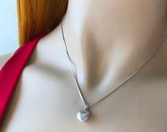 Medallón de corazón pequeño, collar de medallón de plata esterlina, medallón de foto pequeño, colgante de medallón delicado, regalo para hija, colgante de medallón con dos fotos