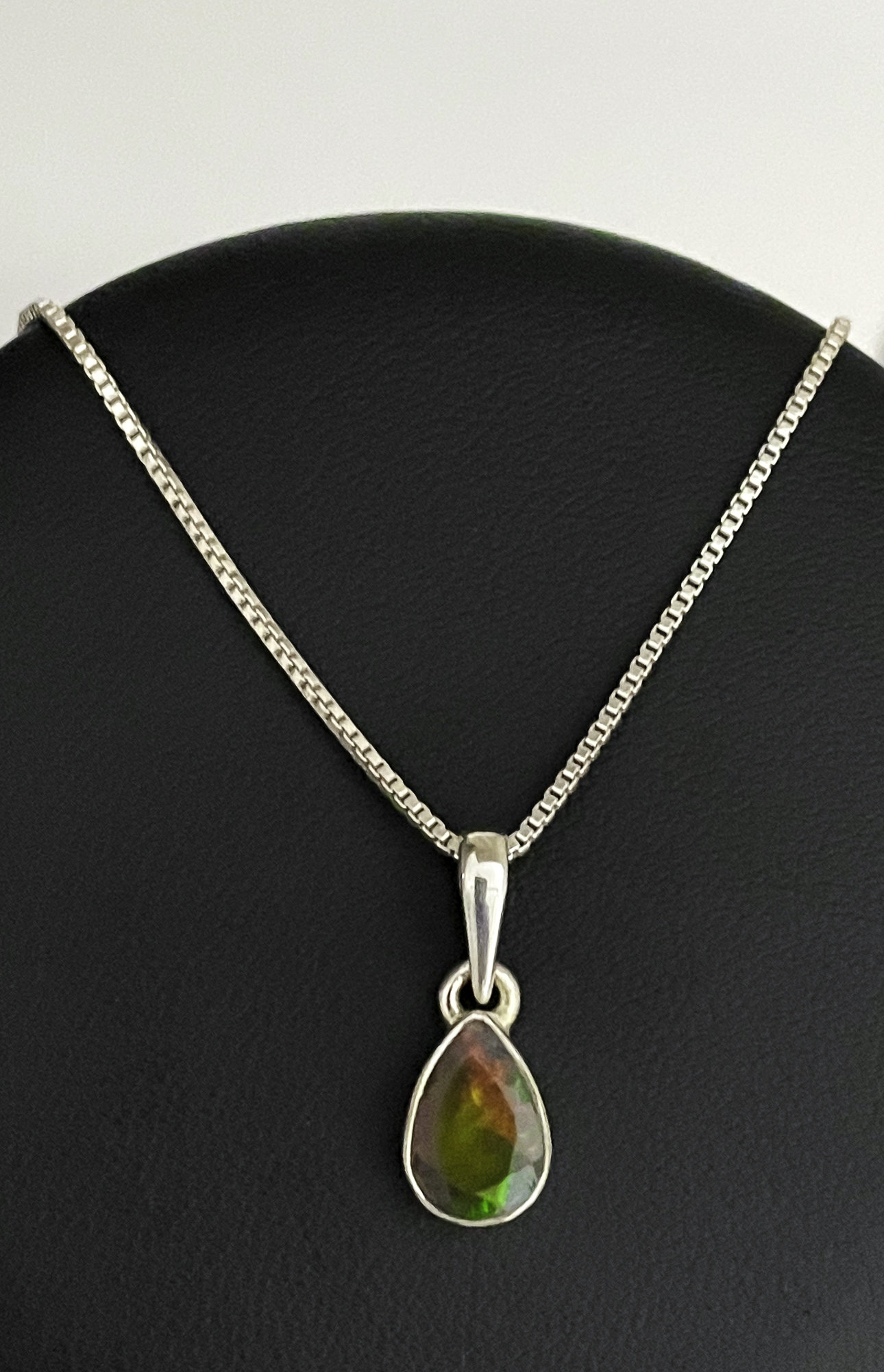 エチオピアオパールペンダント、本物のブラックファイアオパール