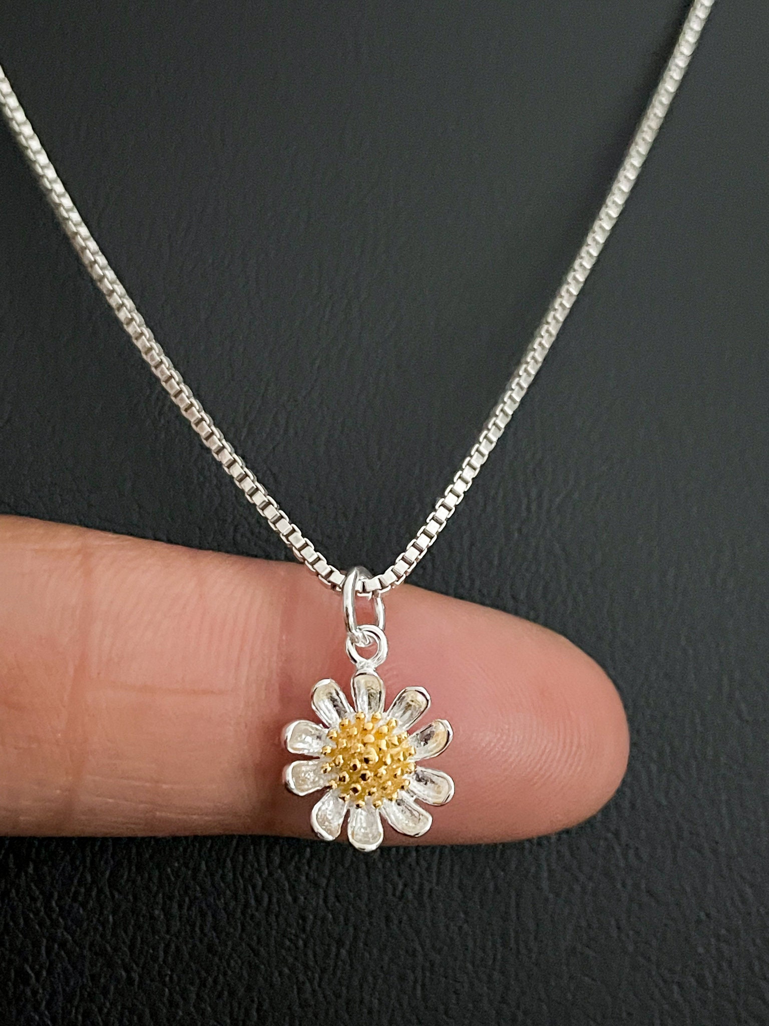 Dainty Daisy Necklace Sterling Silver 