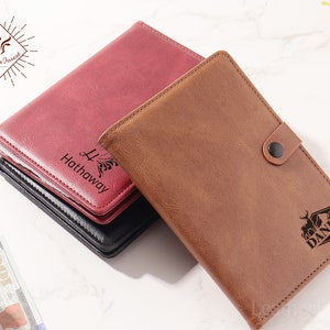 Personalisierte AirTag Passport Cover - Einzigartige Leder Passport Cover, Passport Brieftasche, Benutzerdefinierte Passhalter, Geschenk des Reisenden