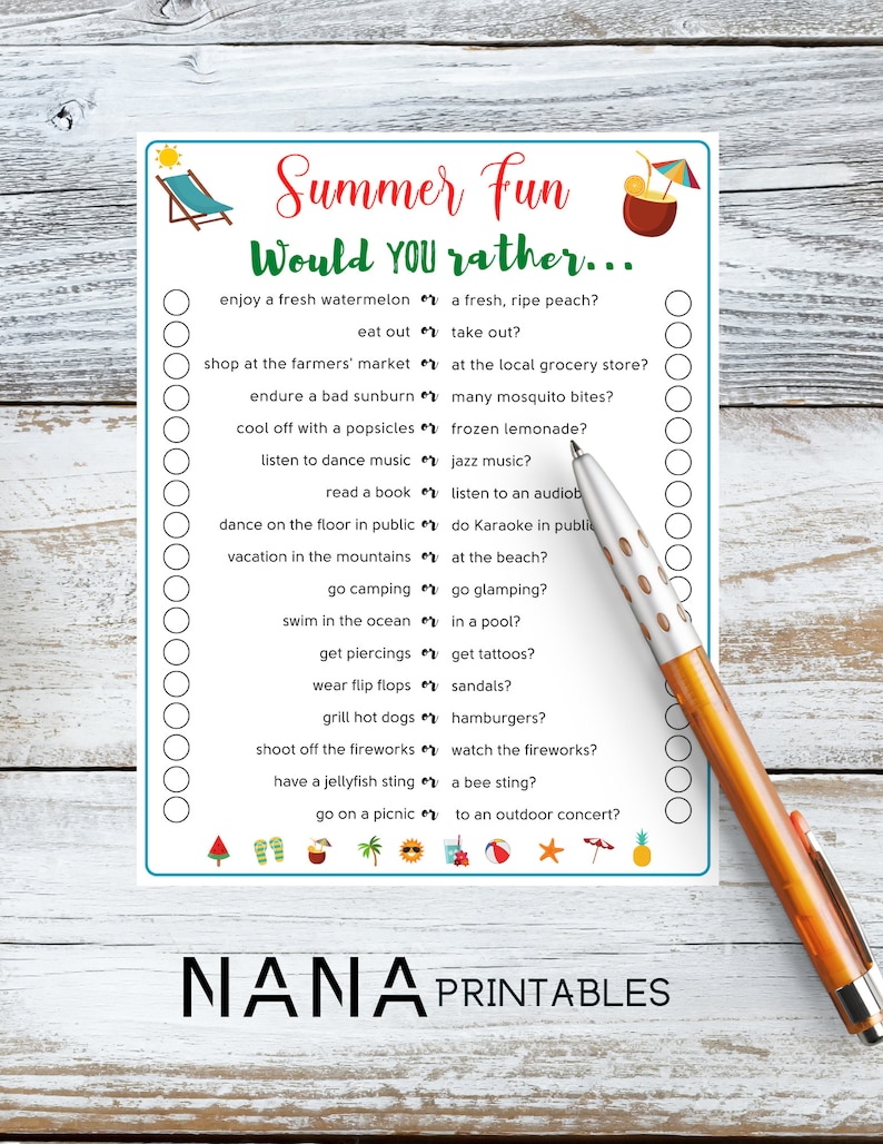 Puede incluir: Un juego de verano imprimible con el texto "Summer Fun Would You Rather..." y una lista de 15 preguntas con dos opciones cada una. Las opciones est&aacute;n separadas por un s&iacute;mbolo que parece una flecha curva. Hay c&iacute;rculos junto a cada opci&oacute;n para que los jugadores puedan marcar su respuesta.