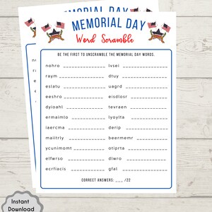 Op de afbeelding: Een printbaar Memorial Day-woordzoekspel met een blauwe en witte rand. Het spel bevat 12 woorden om te ontcijferen, met ruimte voor de speler om het juiste antwoord in te vullen. Het spel bevat ook een ruimte om het aantal juiste antwoorden bij te houden. Het spel is versierd met kleine afbeeldingen van Amerikaanse vlaggen.