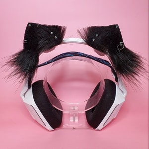 Auriculares mullidos con orejas de gato en negro y dijes