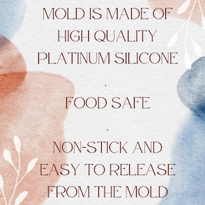 Op de afbeelding: Een witte achtergrond met een aquarelontwerp in tinten blauw en bruin. De tekst "MOLD IS MADE OF HIGH QUALITY PLATINUM SILICONE FOOD SAFE NON-STICK AND EASY TO RELEASE FROM THE MOLD" is geschreven in bruine tekst.