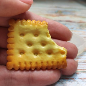Bitten Cookie Silicone Mold – Realistic 35*45mm Cookie – Kawaii Pendant, Mug Charm, Keychain – Food Safe – Resin, Polymer Clay, Chocolate