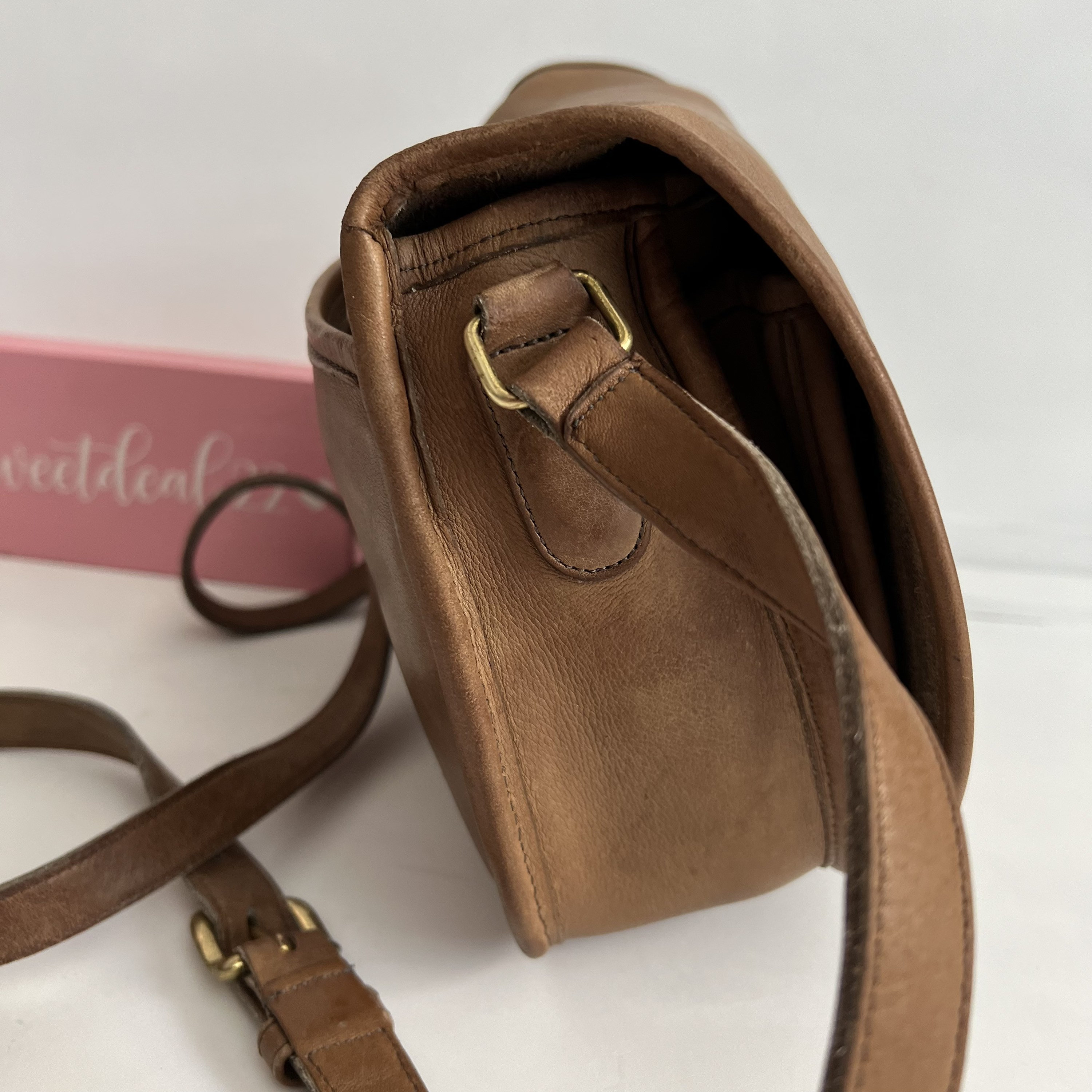 バッグ Vintage Coach Saddle Bag Tan Old Model COACH Vintage 9134 Large Tan Leather Hippie Flap Saddle