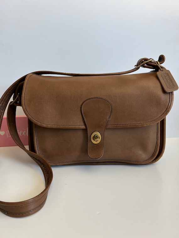 バッグ Vintage Coach Classic Pouch Shoulder Bag Vintage Coach Bag | 1970's Classic Pouch Bag Tour - YouTube