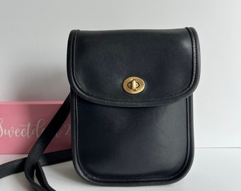 Vintage Small Coach Black Leather Crossbody Bag Pocketbook Handbag