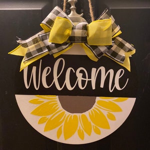 Sunflower Welcome door hanger, summer wreath decor, black white yellow plaid wreath, welcome wreath with sunflowers, farmhouse wreath,