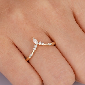 Chevron Wedding Band/ Anniversary Ring/ Minimalist Jewelry/ Cluster Women Matching Ring/ V Shape Stacking Ring/ Small Stackable Ring