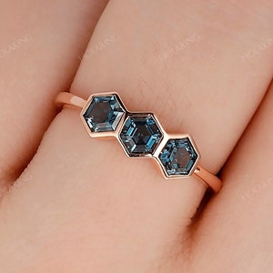 Triple Stone Ring/ Silver Topaz Ring/ Bezel Wedding Band/ Unique Hexagon Ring/ Natural London Blue Topaz Ring/ Personalized Jewelry