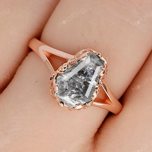 Shield Shaped 1.5Carat Salt and Pepper Diamond Statement Ring Coffin Cut Salt And Pepper Diamond Engagement Ring Rose Gold Split Band Ring