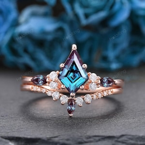 Kite Cut 6x9mm Alexandrite Wedding Ring Set For Women Unique Alexandrite Ring Set Vintage Anniversary Ring Gift Stacking Alexandrite Ring
