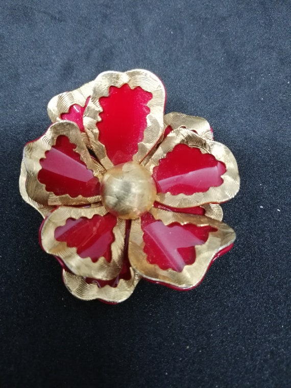 Vintage Red and Gray Enamel Flower Pin with Gold Tone Center and Stem