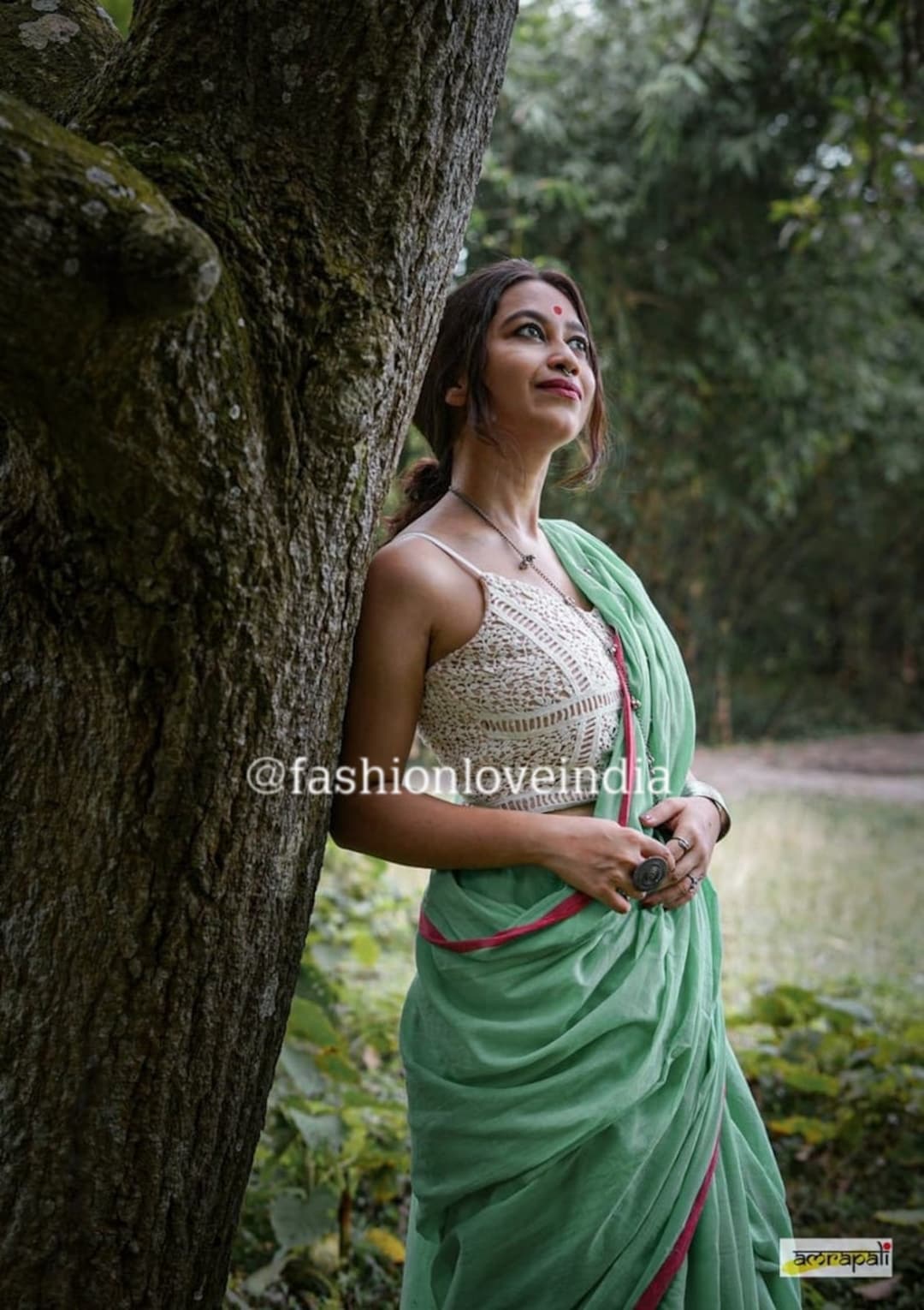 Hot hot sale sari girl