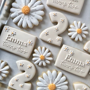 Simple Daisy Birthday Sugar Cookies