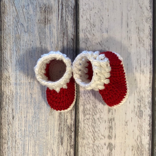 Santa crochet baby bootie, Christmas baby shoes, Baby Christmas gift, First Christmas shoes.