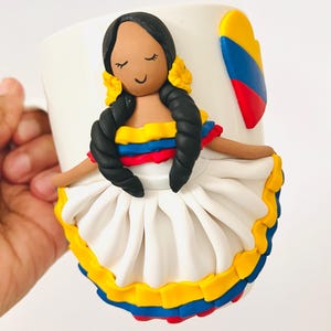 Taza de muñeca tradicional colombiana personalizada, regalo del día de la madre, San Valentín, regalo del día de cumpleaños, arte de vestir, costumbre de Colombia, taza de recuerdo.
