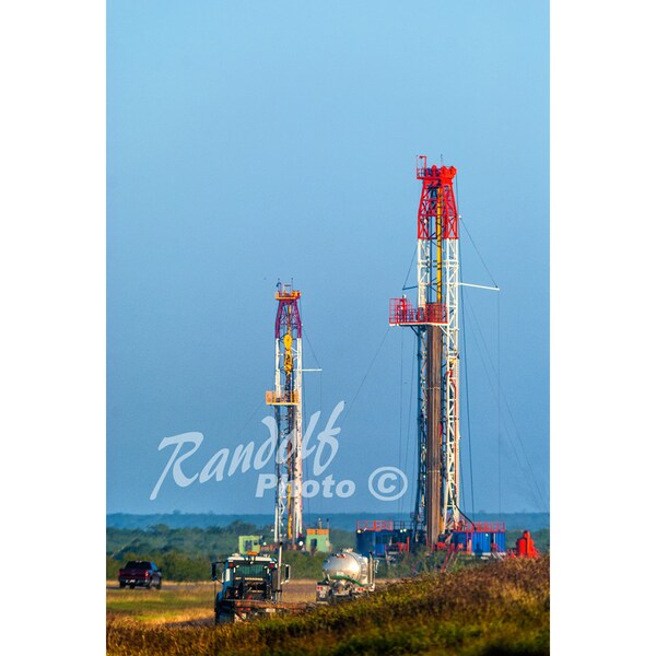 Texas Eagle Ford Shale Oil Field Rig