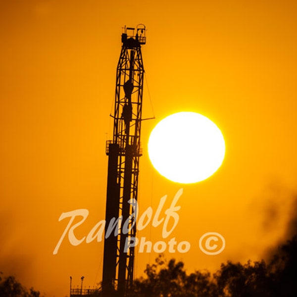 Texas Eagle Ford Shale Oil Field Rig