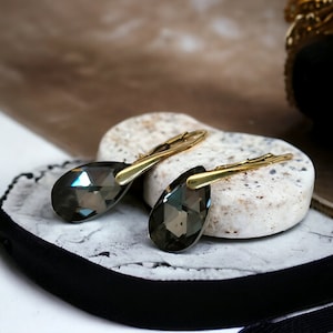 Pendientes de plata chapados en oro con cristales de Swarovski En forma de pera, Pendientes de cristal azul, Pendientes de cristal morado, Pendientes de cristal negro Black (Silver night)
