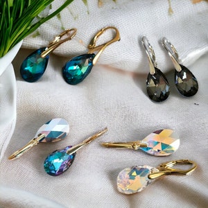 Pendientes de plata chapados en oro con cristales de Swarovski En forma de pera, Pendientes de cristal azul, Pendientes de cristal morado, Pendientes de cristal negro imagen 1