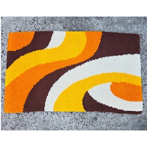 Stunning retro mid-century small latch hook shag rug or wall hanging ~ Collectable / homeware / home decor / home styling / mid-century