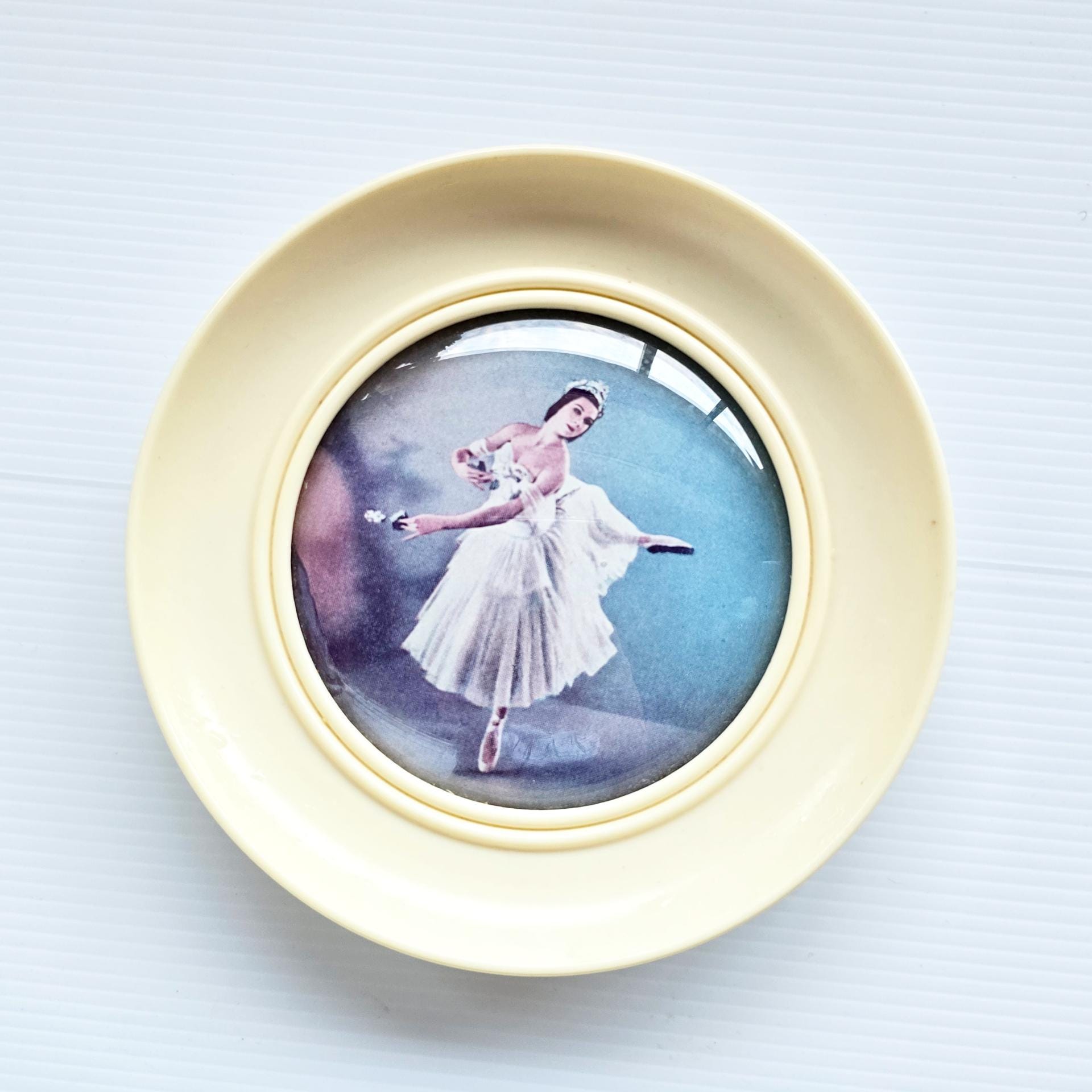 Vintage Ballerina Circular Domed Framed Print Collectable / Homedecor /  Vintage Kitsch / Vintage Print / Wall Decor / Wall Hanging / 4048 - Etsy UK
