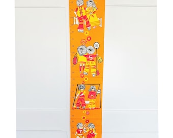 Super cool retro hand painted made in Australia fabric 'Accent" watch me grow up height chart wall hanging ~ Collectable / #4246