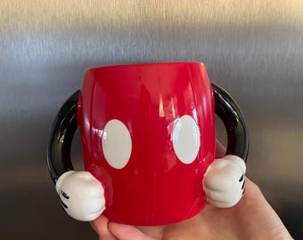 Taza vintage con guantes y pantalones de Mickey Mouse