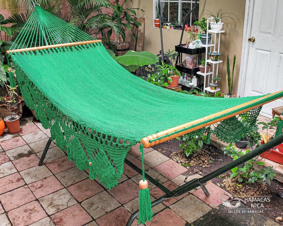 Hammock with cheap wood spreader