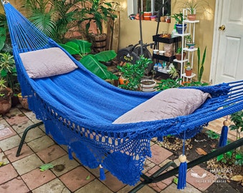 Blaue Baumwoll-Hängematte mit Makramee-Fransen ohne Spreizstange | Garten- und Wohnzimmermöbel