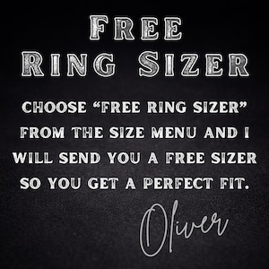 Puede incluir: Un gr&aacute;fico negro con texto blanco que dice: FREE RING SIZER. CHOOSE "FREE RING SIZER" FROM THE SIZE MENU AND I WILL SEND YOU A FREE SIZER SO YOU GET A PERFECT FIT. El nombre Oliver est&aacute; escrito en una letra cursiva blanca en la parte inferior.