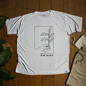 T-shirt en bambou We Are The Earth, T-shirt en bambou biologique, Fibres faites main durables et éthiques, T-shirt minimaliste